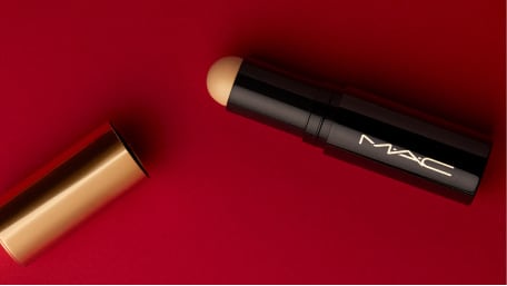 NOU! STUDIO RADIANCE SKIN TINT STICK
